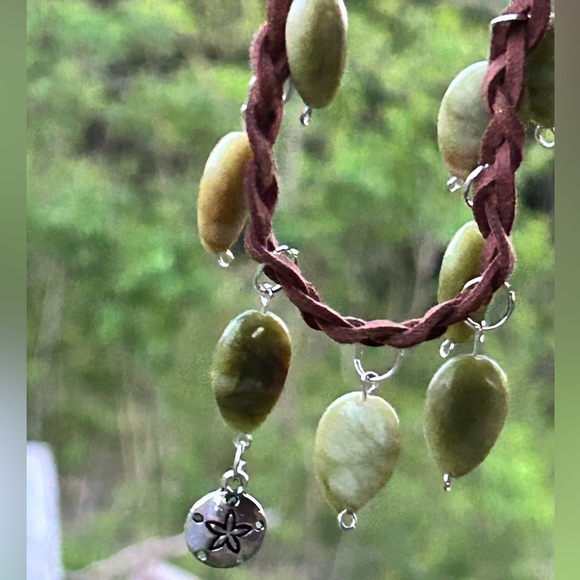 💦Brown faux suede choker w Jade stones & sand dollar charm - Picture 2 of 7